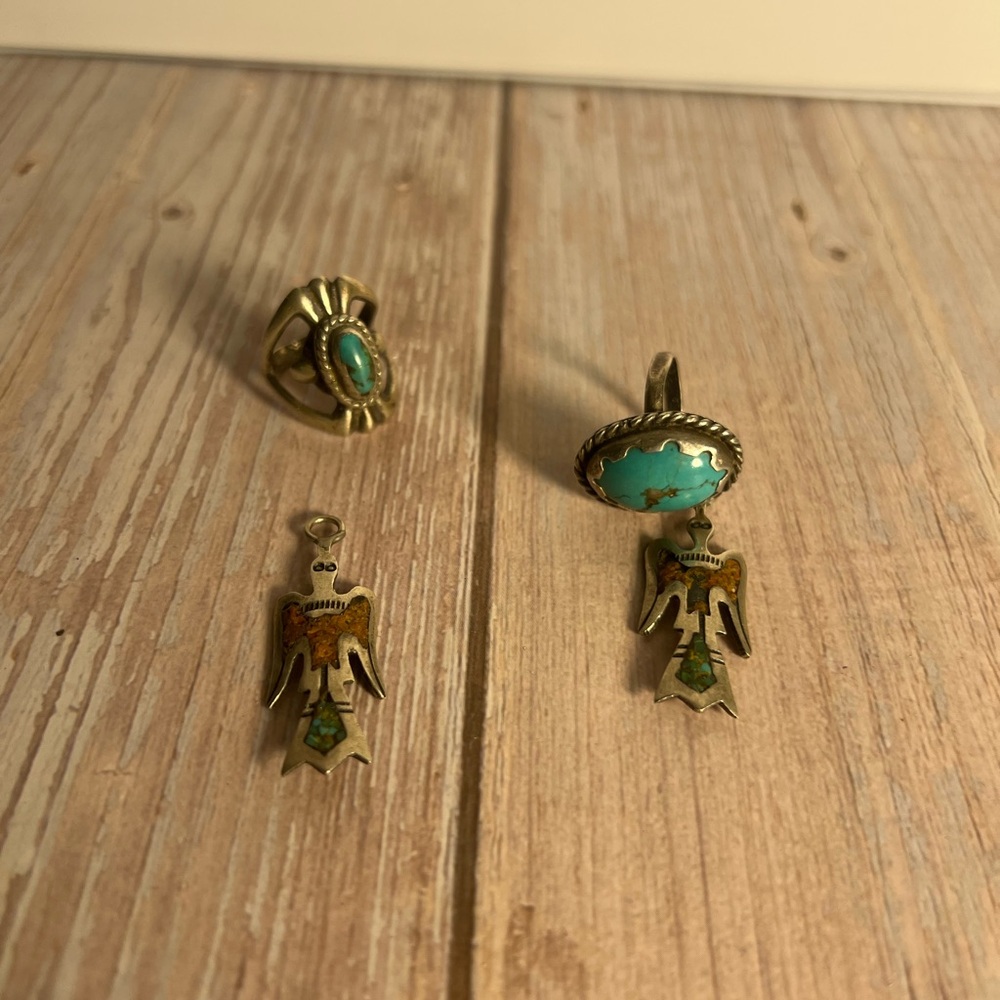 American Indian 925 Turquoise and Silver Ring Set appears to be handmade?